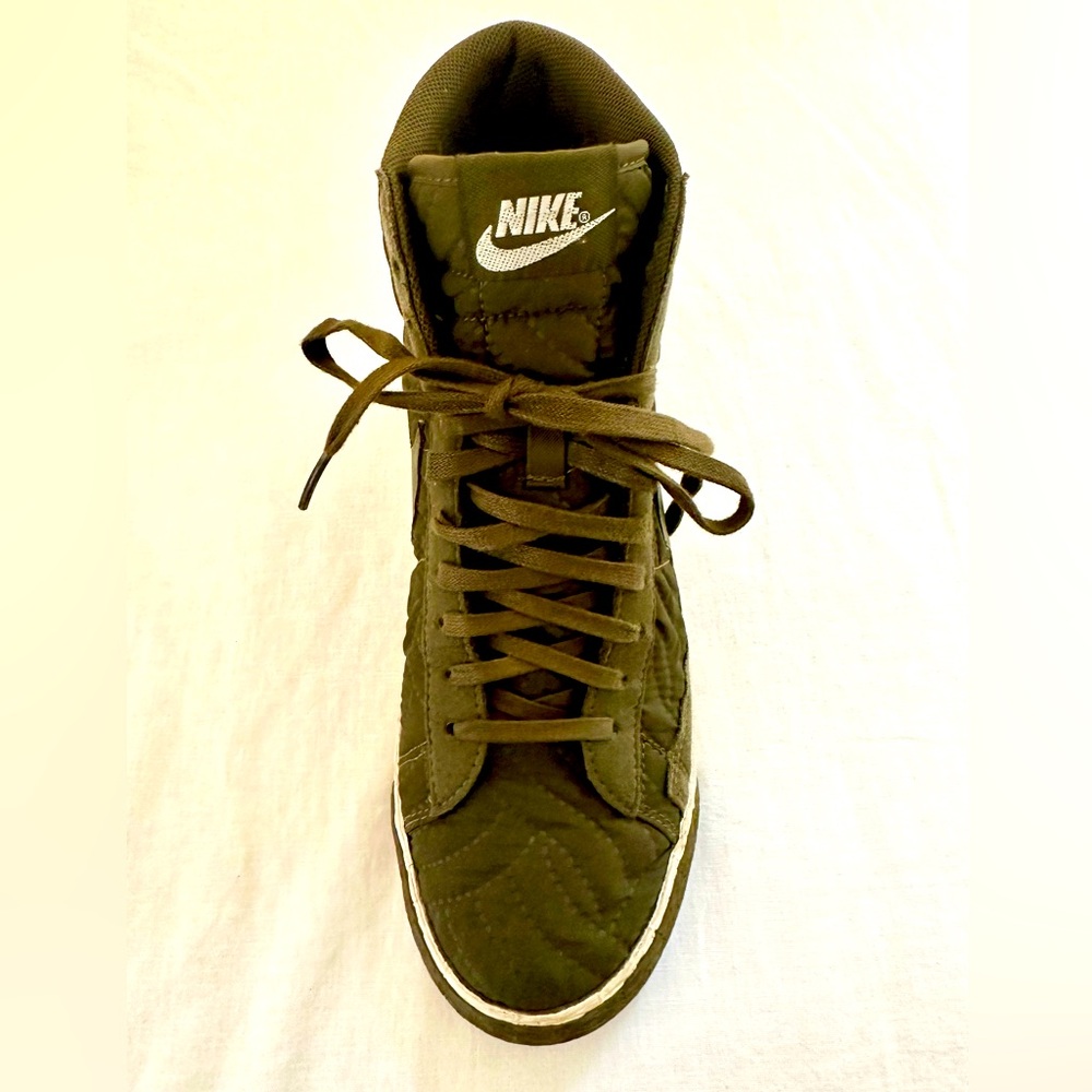 Nike Special Edition Sneakers - Picture 9 of 10